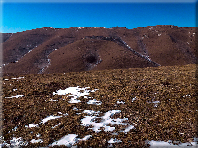 foto Salita dal Monte Tomba a Cima Grappa